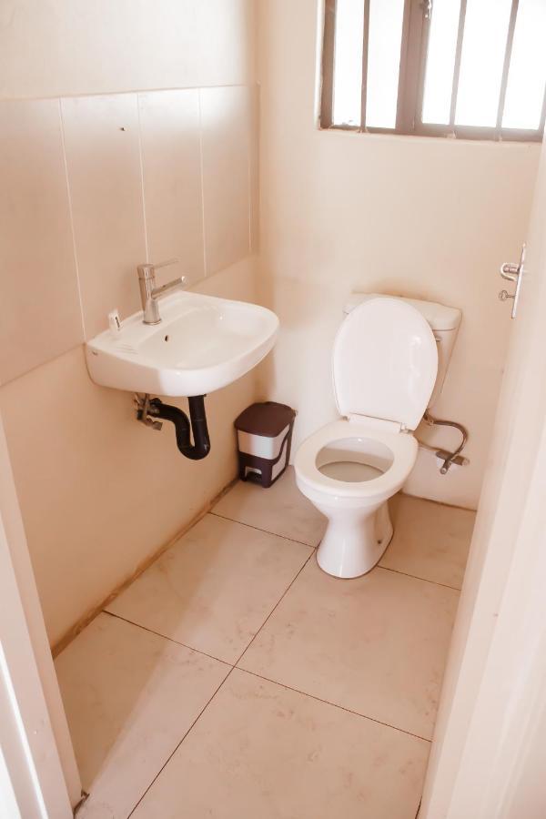 Leeville Guesthouse Kasane Kültér fotó