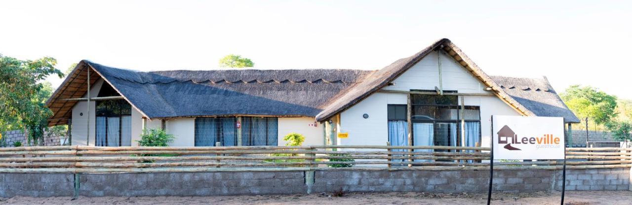 Leeville Guesthouse Kasane Kültér fotó